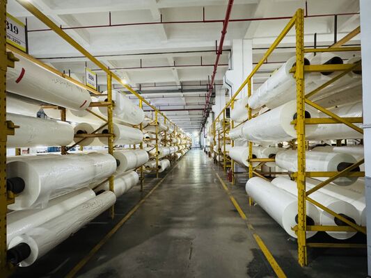 Película de laminação térmica PET transparente com comprimento de 0-6000 metros e brilho superior a 90°