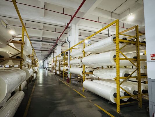 Película de laminação térmica PET com comprimento variável até 6000 metros Núcleo de papel personalizável e camada de cola EVA