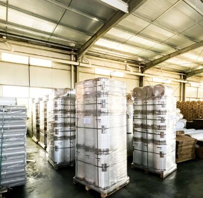 Filme de laminação brilhante com prova de umidade e tratamento de corona duplo lado acima de 90 GU