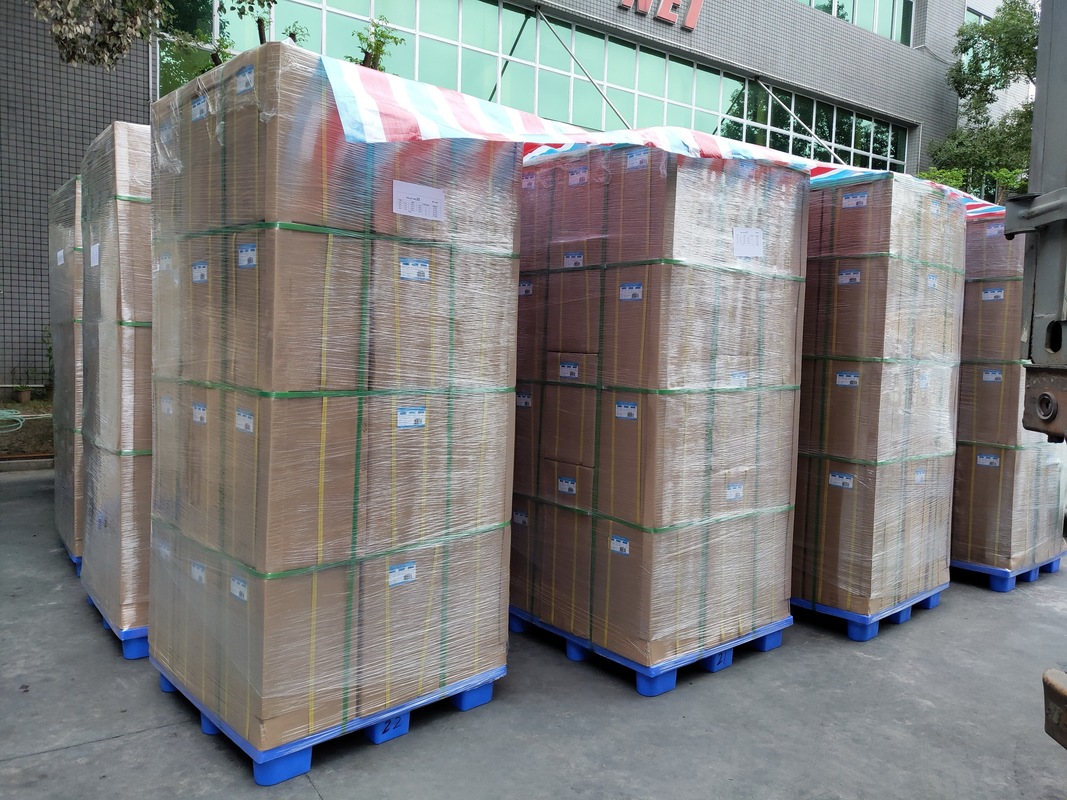 Película de laminação térmica com matriz adesiva polimérica avançada e camada PET de engenharia óptica para resistência à abrasão