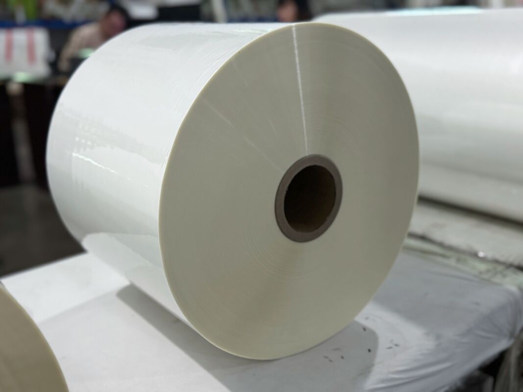 Película de laminação térmica PET à prova d'água resistente a arranhões com acabamento brilhante para laminação fotográfica