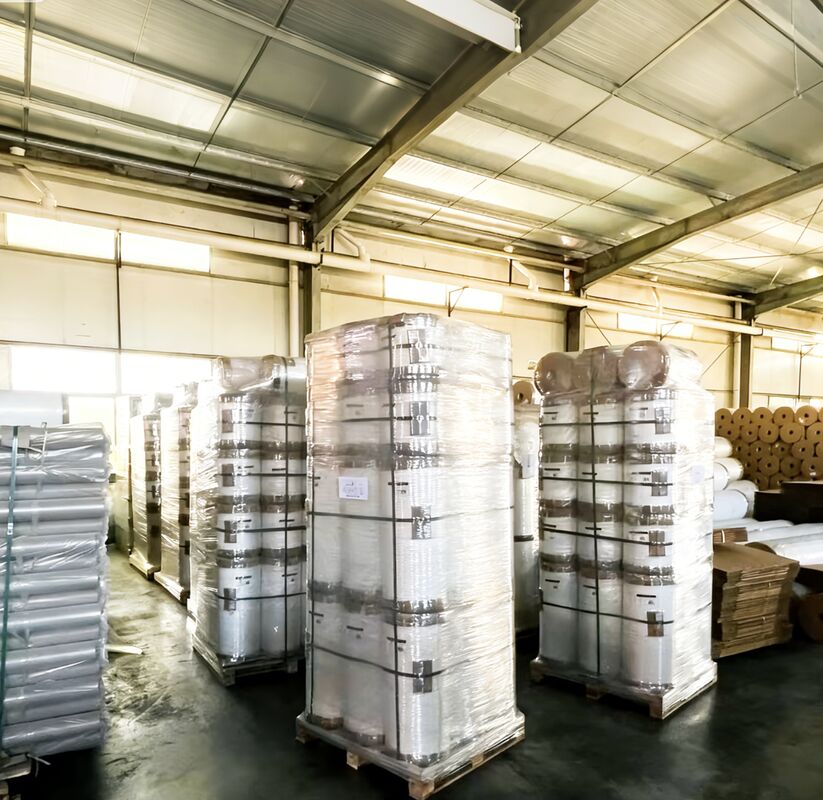 Filme de laminação brilhante com prova de umidade e tratamento de corona duplo lado acima de 90 GU