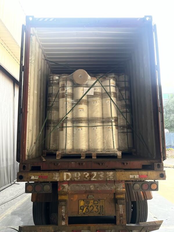 Película de laminação térmica PET brilhante com proteção à prova de umidade e cola EVA da Coreia com até 2200 mm de largura