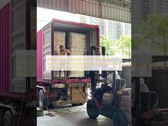 Filme de laminação com acabamento brilhante, proporcionando um nível de brilho acima de 90 GU, projetado para melhorar o brilho da superfície e a resistência a riscos